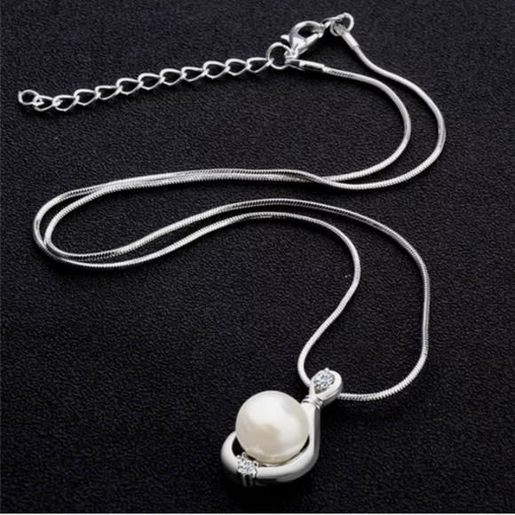 Fashion Jewelry elegant Silver Plated Crystal Pearl Pendant Necklace Chain - Picture 2 of 4